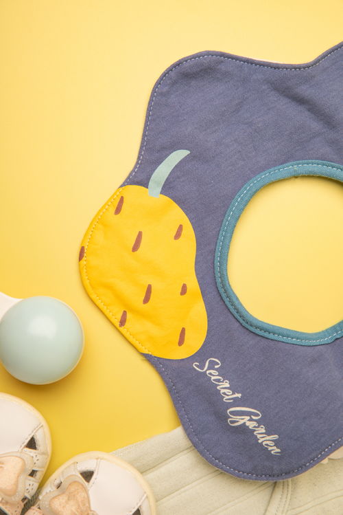 黃色兒童嬰兒母嬰用品攝影圖 st攝影