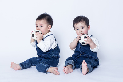 雙胞胎男孩兒童攝影