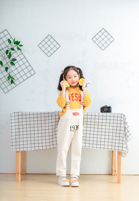 一組室內(nèi)。