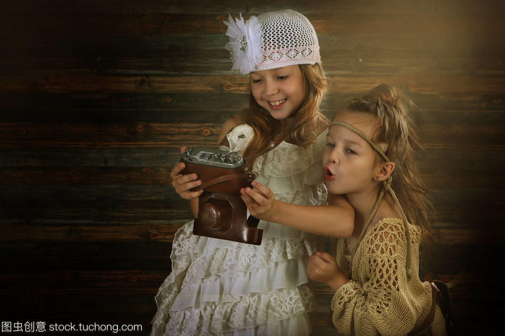 小女孩玩攝影師和模型