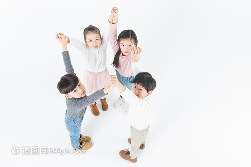 童真時(shí)刻 手牽手高舉的快樂(lè)瞬間