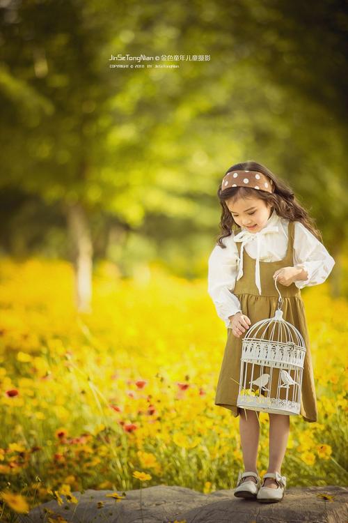 捕捉純真瞬間 攝影師琪琪的兒童外景攝影作品《外景》賞析